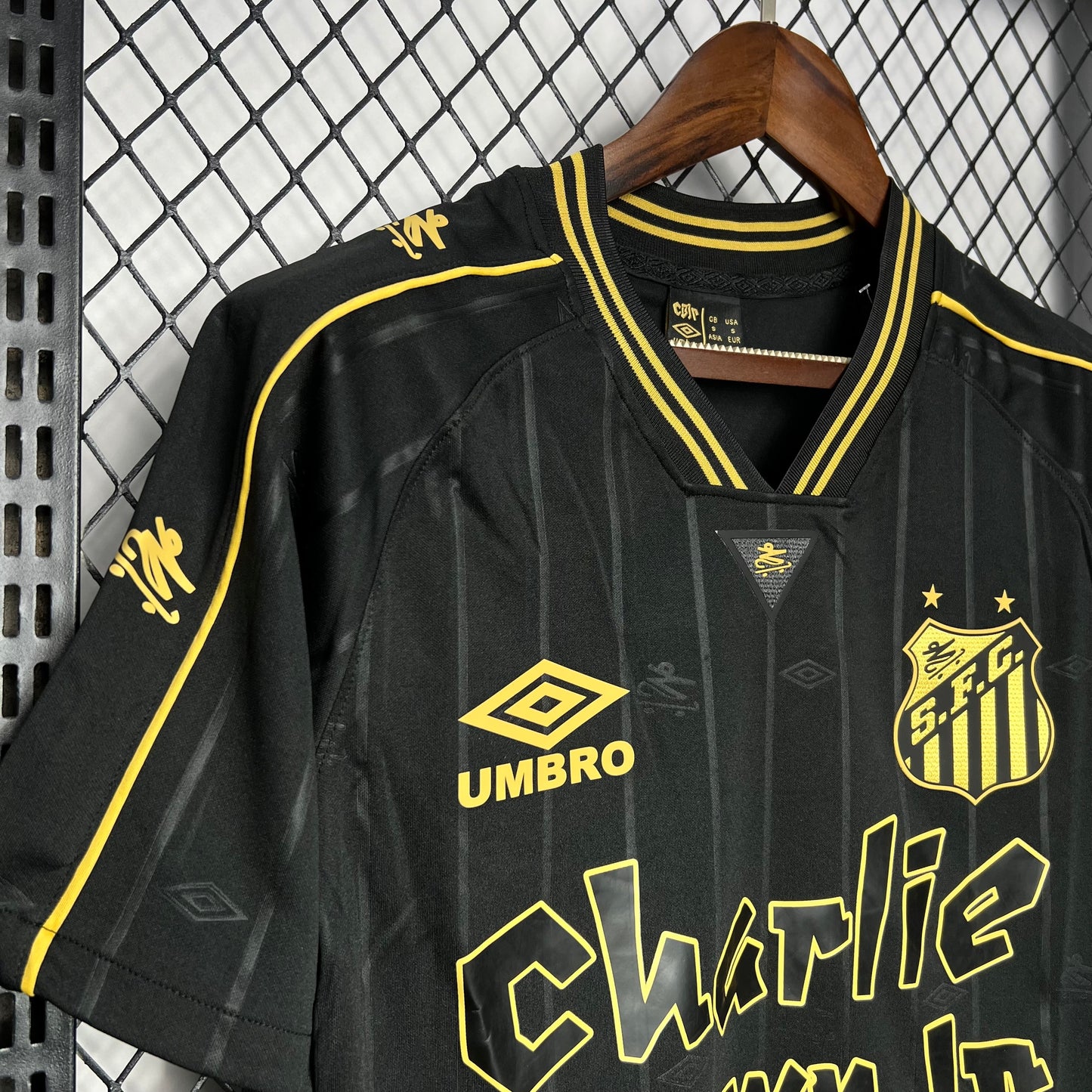 Camisa Santos I 24/25 Charlie Brown Jr